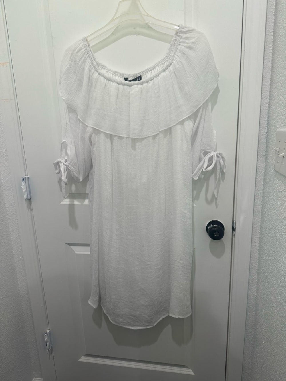 Mlle Gabrielle White Off-Shoulder Ruffle dress